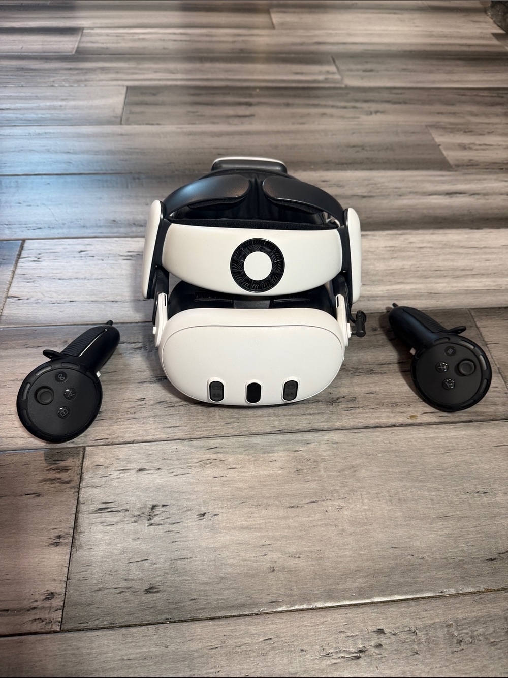NWOT Meta Quest 3 Headset with Controllers - Bobo VR S3 Pro Headstrap